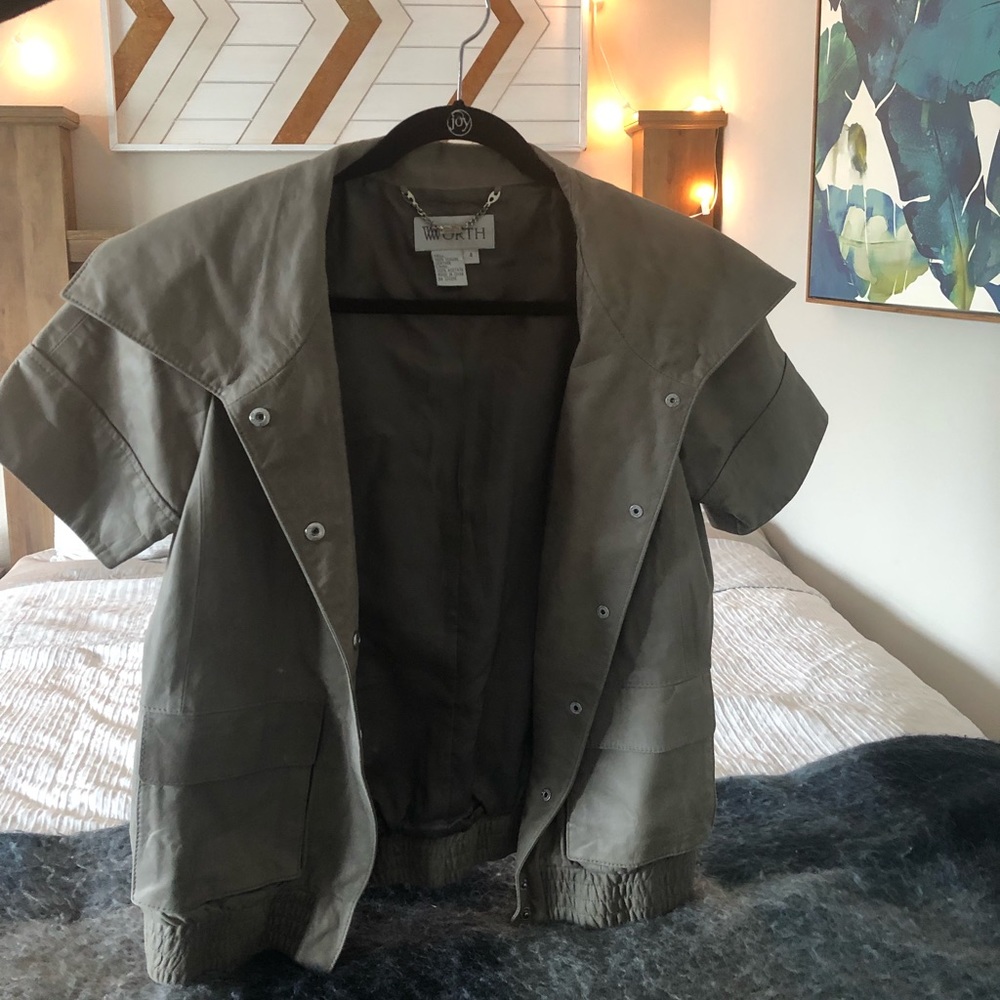 Worth 100% genuine leather short cuffed jacket